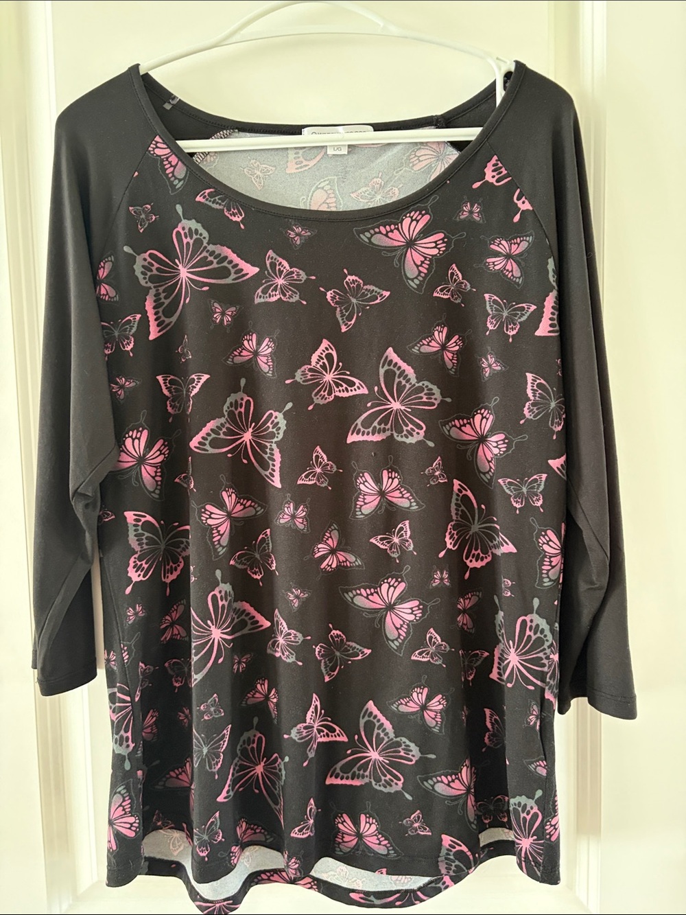 Black Long-Sleeve Butterfly Print Tee with Pink Accents C22